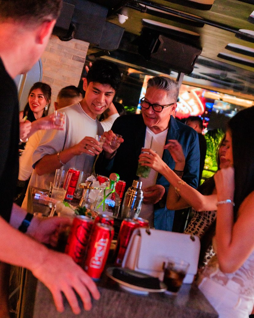 +81 Bar interior atmosphere